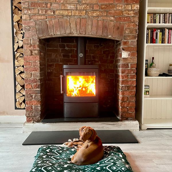 HWAM 4620 wood burning stove classic door black finish