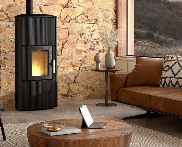Jotul Pellet PF 861 S, black in a living room