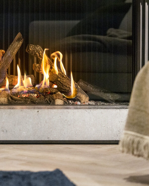 Kalfire Gi110/75C Gas Fireplace, living room setting