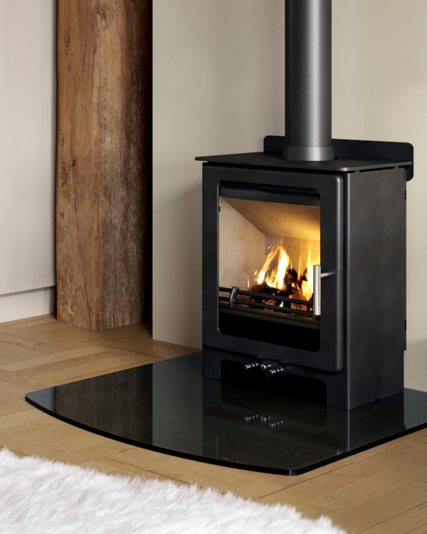 Mendip Loxton 5 DC Multi Fuel Stove, living room setting